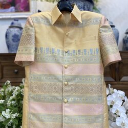 เสื้อสูทไหมแพรวา แขนสั้น พื้นสีเหลืองไข่ เลือกไซส์ รหัส DR-BM092966110011