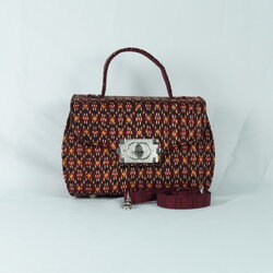 กระเป๋าถือผ้าไหมทรงกล่องฝาพับ ขนาด 21x13x10ซม.ความสูงหูจับ 7ซม. ลายร่างแห สีน้ำตาล รหัส GLA-TT-06036819