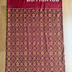 ซิ่น ไหมมัดหมี่รุ่นพิเศษ ซิ่นพระตะบอง งานทอ 3ตะกอ ขนาด 115x160ซม พื้นสีแดง รหัส N9-SIL-07066714553