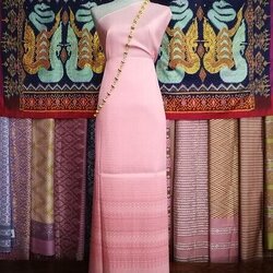 (ผ้าชุด)ไหมยกสุรินทร์ ขนาด 1x4เมตร (ลาย 2เมตร+สีพื้น 2เมตร) สีชมพูพีช รหัส N10-NY0322665