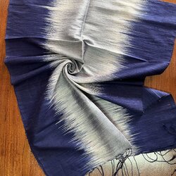 ผ้าคลุมไหล่ผ้าไหม ไหมแท้ เนื้อหยาบนุ่ม ขนาด 60x200ซม.สีน้ำเงินกรมท่า-สีเทา รหัส ZM-119-1113681