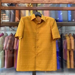 เสื้อสูทไหมแพรวา แขนสั้น พื้นสีเหลืองทอง ไซส์ M รหัส DR-BM-121566094412