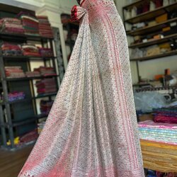 ซิ่น ผ้าปาโตล่ายกเงิน เส้นยืนไหมแท้ ขนาด 112x215ซม มีหน้านาง พื้นสีส้ม รหัส N9-SIL0522663