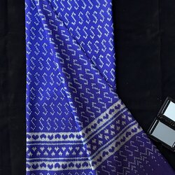 ซิ่น ผ้าไหมมัดหมี่ ทอยกดอก 6ตะกอ ขนาด 1x2 เมตร ลายขอพระราชทาน สีน้ำเงิน รหัส PCS-NY-11226816