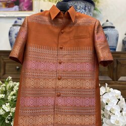 เสื้อสูทไหมแพรวา แขนสั้น พื้นสีส้มกะปิ เลือกไซส์ รหัส DR-BM09296611002