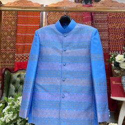 เสื้อสูทคอพระราชทาน แขนยาว ไหมแพรวา โทนสีฟ้า รหัส DM-BM-1128675
