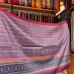 ซิ่น ผ้าไหมมัดหมี่ ทอยกดอกลูกแก้ว ขนาด 1x2เมตร พื้นสีชมพูม่วง รหัส L9A-MD-09066847