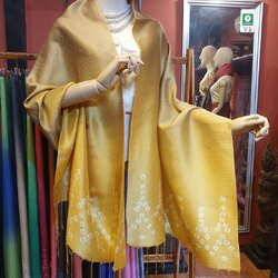 พรีออเดอร์ 3-7วัน ผ้าคลุมไหล่ไหม ยกดอก มัดย้อม ไล่เฉดสี ขนาด 65x200ซม. สีเหลือง สีเหลืองทอง รหัส ZYE-TT09306620412