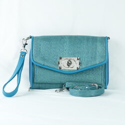 กระเป๋าถือไหมแท้ทรงคลัทช์ พร้อมสายสะพาย ขนาด 15x20ซม.สีฟ้า รหัส GO-TT-060568160