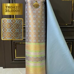 (ผ้าชุด)ผ้าไหมยกดอกลำพูน ยกดอกดิ้นเงิน ขนาด 1.03x4.40เมตร ลายพลับพลึงขอบสังเวียน พื้นสีม่วง รหัส N90-29-TR0437