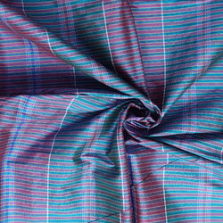 ผ้าไหมโสร่ง ไหมแท้ ลายหางกระรอก สีน้ำเงินสลับคละสีม่วง ขายตามความยาวเมตร รหัส R1B-NY-012468106