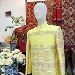 เสื้อสูทไหมแพรวา แขนยาว พื้นสีเหลือง เลือกไซส์ รหัส DR-BM-12146613125