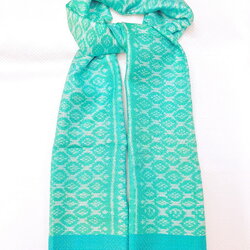 ผ้าคลุมไหล่ผ้าไหม มัดหมี่ ไหมแท้ มีชายครุย ขนาด 50x180ซม. สีฟ้า รหัส L4B-ST-200