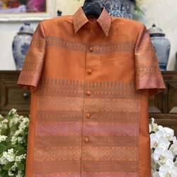 เสื้อสูทไหมแพรวา แขนสั้น พื้นสีน้ำตาลอมส้ม เลือกไซส์ รหัส DR-BM09296611006