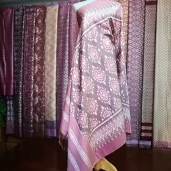 ซิ่น มัดหมี่ 3ตะกอ สีธรรมชาติ ไหมแท้ ขนาด 1x2.10เมตร ทอเหยียบเหาะ มีปูม ชายครุย พื้นสีชมพูกะปิ รหัส M3P-NY1111654