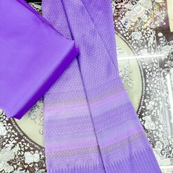 (ผ้าชุด)ไหมยกสุรินทร์ ขนาด 1x4เมตร (ลาย 2เมตร+สีพื้น 2เมตร) สีม่วง รหัส N10-ST-0310681