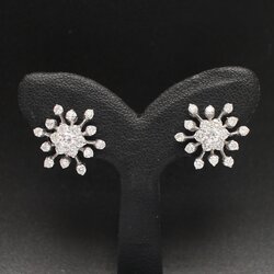 ER25142 ต่างหูเพชรดอกไม้ เพชรแท้ 38 เม็ด 1.16 กะรัต ทองแท้ 18k นน.รวม 4.1 กรัม