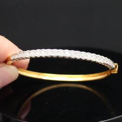 BL25119 กำไลเพชรแถวครึ่งวง เพชรแท้ 23 เม็ด 1 กะรัต ทองแท้ 90% นน.รวม 13.6 กรัม เส้นผ่านศูนย์กลาง 5.1 ซม.