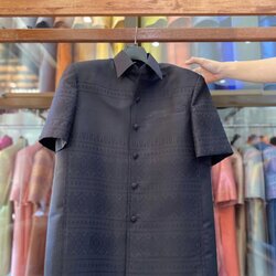 เสื้อสูทไหมแพรวา แขนสั้น พื้นสีดำ ไซส์ M รหัส DR-BM-121566094420