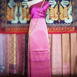 (ผ้าชุด)ไหมยกสุรินทร์ ขนาด 1x4เมตร (ลาย 2เมตร+สีพื้น 2เมตร) สีม่วงชมพู รหัส N10-NY0322663