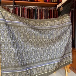 ซิ่น ผ้าไหมมัดหมี่ ทอยกดอกลูกแก้ว ขนาด 1x2เมตร พื้นสีเขียวเทา รหัส L9A-MD-09066838