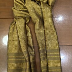 ผ้าคลุมไหล่ผ้าไหม ไหมแท้ ยกดอกลีลาวดี เนื้อละเอียด ขนาด 63x200ซม. สีเหลืองทอง รหัส ZYG-AA-111868173