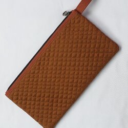 ซองมือถือ สำหรับพระสงฆ์ ไหมแท้ สีแก่นบวร รหัส NY-01276814