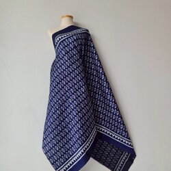 ซิ่น ผ้าไหมมัดหมี่ 3ตะกอ ขนาด 1x2เมตร พื้นสีน้ำเงิน รหัส R2Q-119-MM3F22