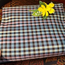 ผ้าไหมลายสก็อต เนื้อหยาบนุ่ม ขายตามความยาวหลา สีคละสี รหัส A9-AA100566172030