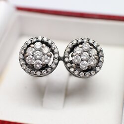 RG250109 แหวนเพชรกรจุกหัวชน เพชรแท้ 12 เม็ด 0.60 กะรัต และ 40 เม็ด 0.40 กะรัต ,160 เม็ด 1.20 กะรัต ทองแท้ 9k ชุบดำ นน.รวม 8.6 กรัม ขนาดแหวน 48 งานสวย คลาสสิค