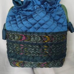 กระเป๋าผ้าไหม ทรงกลมหูรูด ขนาด 13x9นิ้ว พื้นสีฟ้า รหัส GLA-23-0124670919