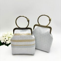 กระเป๋าผ้าไหมแท้ ขนาด กว้าง 17 x สูง 26 x ฐาน 6ซม. สีเทาควันบุหรี่ รหัส GLA-SN-112468