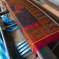 ผ้าไหมมัดหมี่ ยกดอกราชวัตร 4ตะกอ ขนาด 1x2เมตร ลายกวางน้อย สีแดงเม็ดมะขาม จากกี่บ้านคุณยาย อ.ศีขรภูมิ