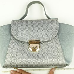 กระเป๋าถือ ผ้าไหม ไหมแท้ 100% ขนาด 12x11นิ้ว สีเทาเงิน รหัส GLC-77-0917673