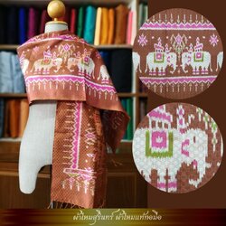 ผ้าพันคอ ไหมมัดหมี่ ลายพื้นเมือง ขนาด 35x180cm พื้นสีน้ำตาลอมส้ม L4E-NY-1116663