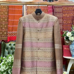 เสื้อสูทคอพระราชทาน แขนยาว ไหมแพรวา โทนสีน้ำตาล รหัส DM-BM-1128676