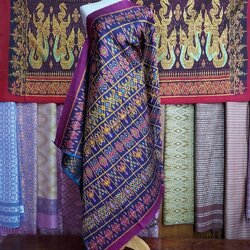 ซิ่น ผ้าไหมมัดหมี่ 3ตะกอ ขนาด 1x2เมตร พื้นสีม่วง รหัส R2Q-NY-03206708298