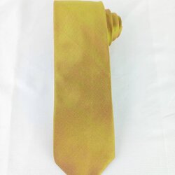 เนคไทผ้าไหมสีพื้น เนื้อเรียบ ขนาดกว้าง 3.0นิ้ว สีเขียวเหลือบทอง รหัส NA-ME-0526681