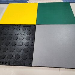โรงงานผลิต พื้นยางepdm พื้นฟิตเนสท็อปpvc หนา25mm สินค้าไทย