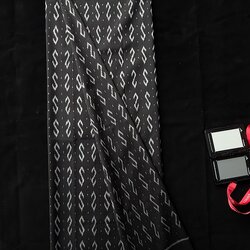 ซิ่น ผ้าไหมมัดหมี่ 3ตะกอ ขนาด 1x2 เมตร ลายขอพระราชทาน สีดำ รหัส PCS-NY-11226820