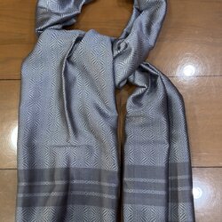 ผ้าคลุมไหล่ผ้าไหม ไหมแท้ ยกดอกลีลาวดี เนื้อละเอียด ขนาด 63x200ซม. สีเทาเข้ม รหัส ZYG-AA-111868174