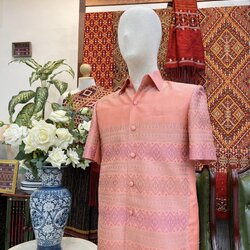 เสื้อสูทไหมแพรวา แขนสั้น พื้นสีโอรส ไซส์ M รหัส DR-BM-11296609142