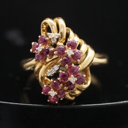 RG250047 แหวนทับทิมดอกไม้ ฝังเพชรแท้ 11 เม็ด 0.05 กะรัต ทองแท้ 18k นน. 4.68 กรัม ขนาดแหวน 56