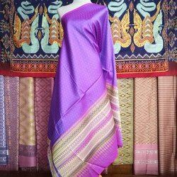 ซิ่น ผ้าไหมยกสุรินทร์ ไหมแท้ ขนาด 1x2เมตร เกาะเชิงดิ้นทอง พื้นสีม่วง รหัส N11-NY0621668