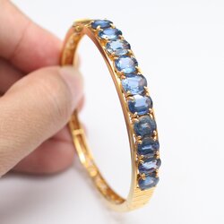 BL25059 กำไลไพลินแถวครึ่งวงทองฉลุลาย ทองแท้ 90% นน.รวม 21.8 กรัม เส้นผ่านศูนย์กลาง 5.5 ซม.