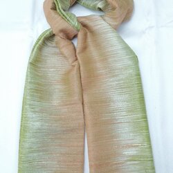 ผ้าคลุมไหล่ผ้าไหม ไหมแท้ ทอลายมัดหมี่ เนื้อหยาบนุ่ม ขนาด 67x180 สีเขียวน้ำตาล รหัส ZM-ST-063