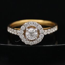 RG250079 แหวนเพชรล้อมเพชร เพชรเม็ดกลาง 0.20 กะรัต เพชรล้อม 0.45 กะรัต ทองแท้ 18k นน.รวม 2.2 กรัม ขนาดแหวน 50