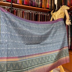 ซิ่น ผ้าไหมมัดหมี่ ทอยกดอกลูกแก้ว ขนาด 1x2เมตร พื้นสีฟ้าเทาเชิงม่วง รหัส L9A-MD-09066832