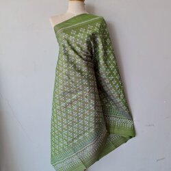 ซิ่น ผ้าไหมมัดหมี่ยกดอก 6ตะกอ ขนาด 1x2เมตร ลายดอกแก้ว พื้นสีเขียว รหัส L9A-119-MM6F4