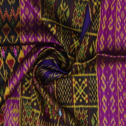 ซิ่น ผ้าไหมมัดหมี่ 3ตะกอ ขนาด 1x2เมตร พื้นคละสีคละลาย ลายน้ำไหล รหัส R2Q-ME-066-12196715